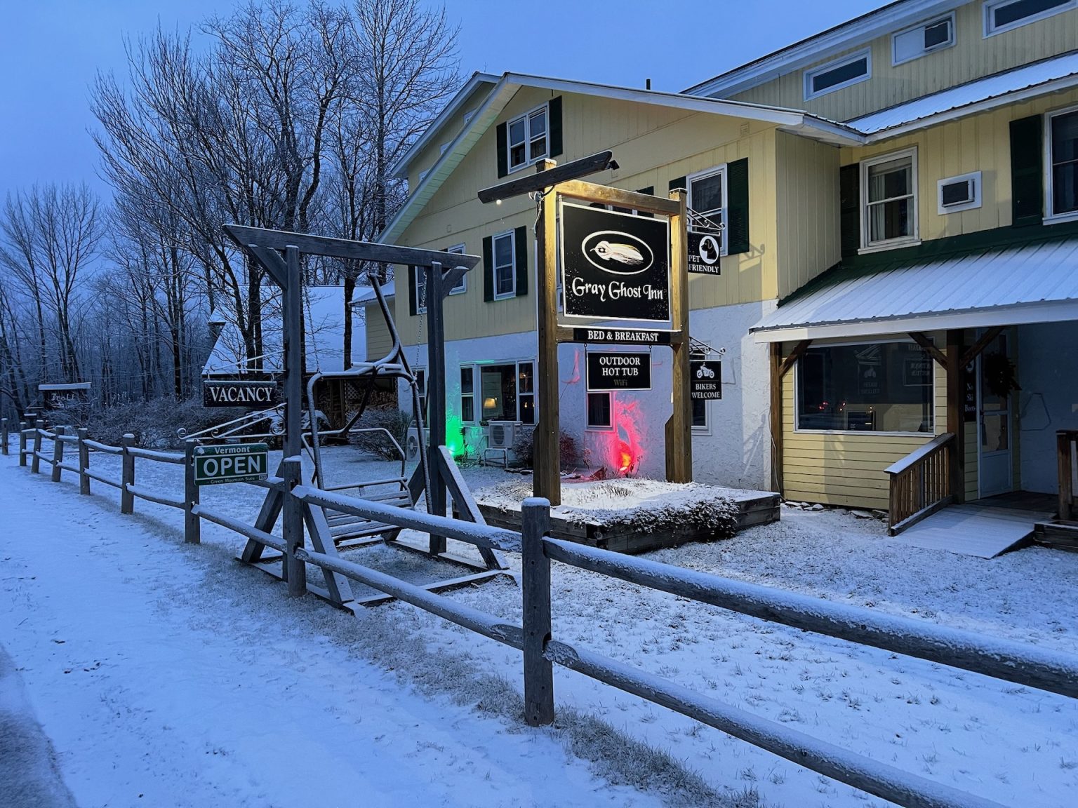 Bed & Breakfast Hotel Lodging In West Dover, VT | Gray Ghost Inn