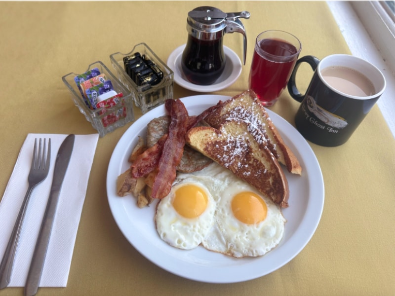 breakfast at gray ghost inn